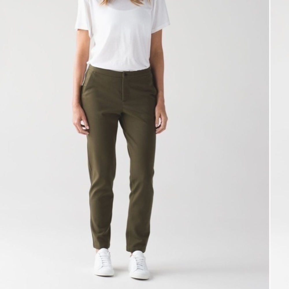 Lululemon • city trek trouser / olive green